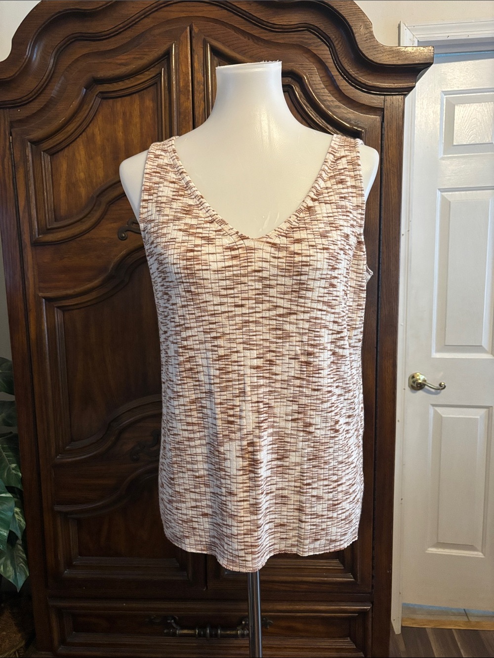 Nine West abstract patterned ribbed tank top